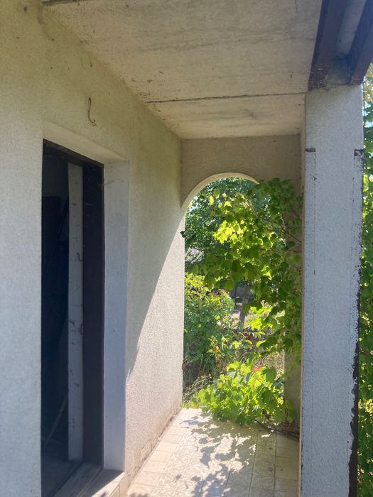 Земельна ділянка з будиночком