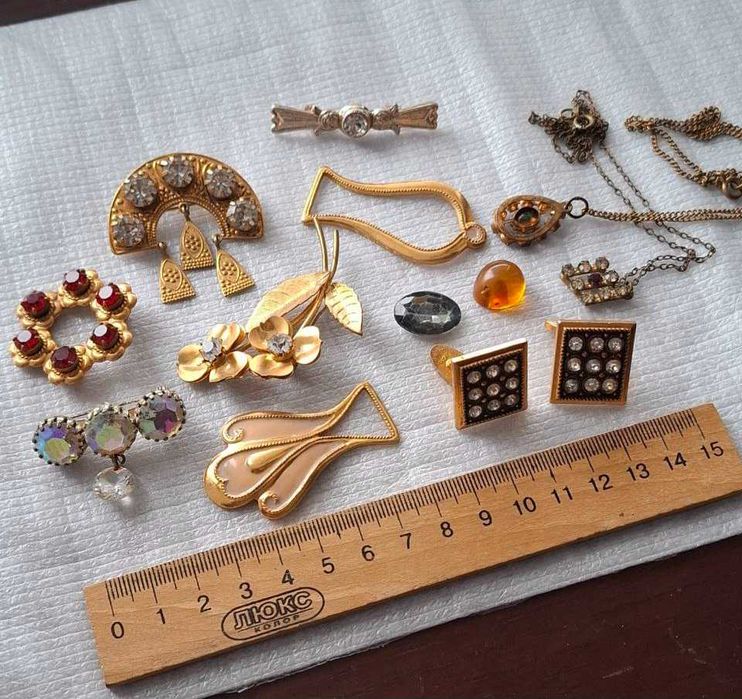 Винтаж Бижутерия СССР Брошки ,Кулоны ,Запонки ,Камни 12 штук Позолота