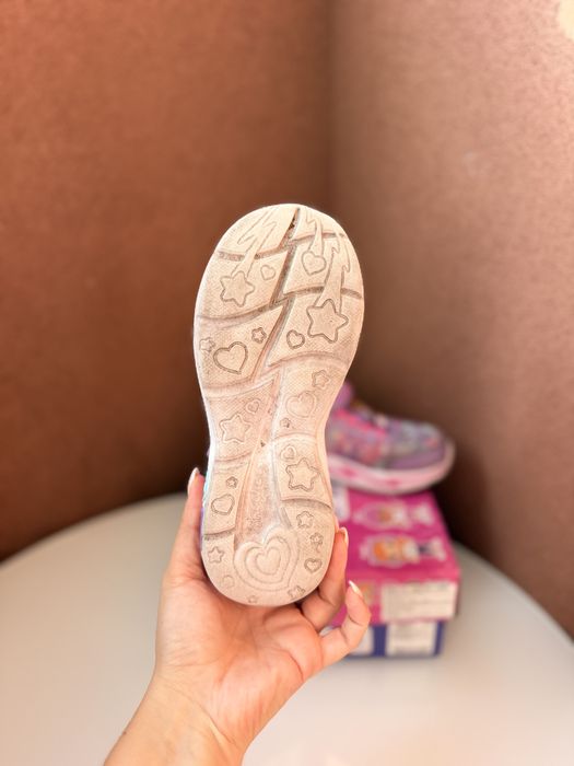 Дитячі кросівки для дівчинки SKECHERS Розмір 33