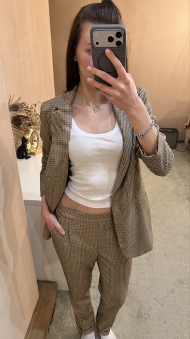 Костюм у клітинку