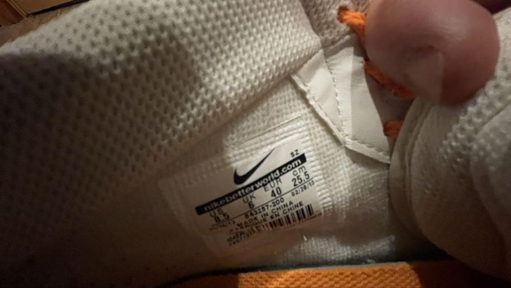 Жіночі снікерси Nike