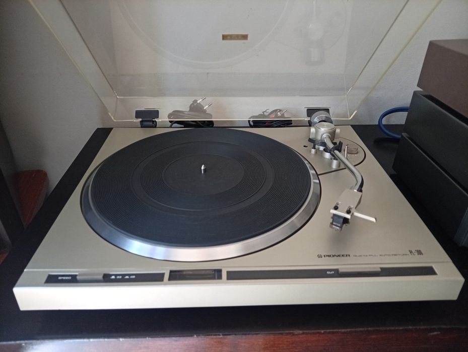 Gira discos Pioneer PL 300