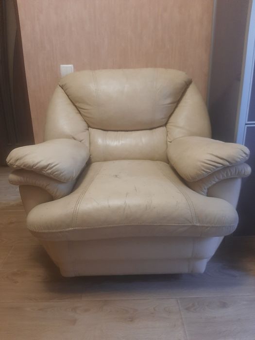 Кресло кожаное Голливуд, цвет -бежевый