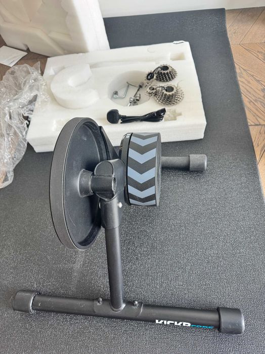 Wahoo KICKR Core trenażer interaktywny Smart Trainer Zwift ANT+ Bluetooth