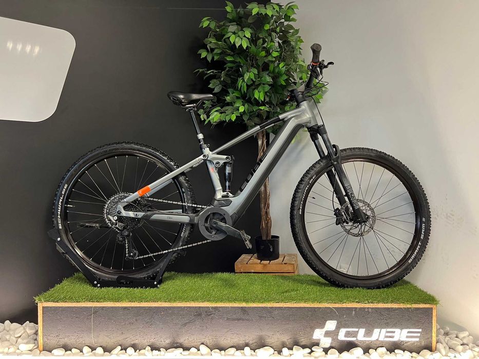 Rower elektryczny full CUBE STEREO HYBRID 120 PRO 750 rozmiar M