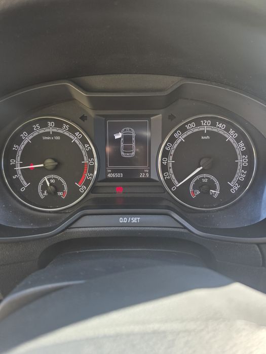 SKODA OCTAVIA 1.6 TDI 105CV - TÁXI Pronto a Trabalhar ATÉ 2029 — photo 4