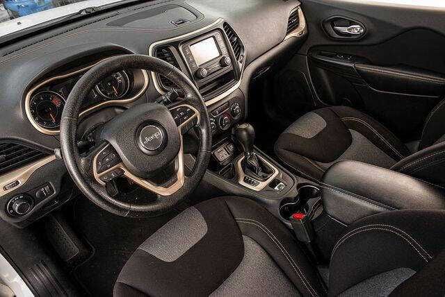 2016 Jeep Cherokee Sport