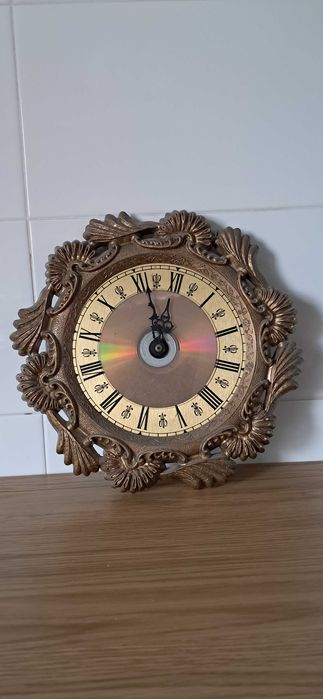 Ozdobny zegar ścienny retro – 30 cm