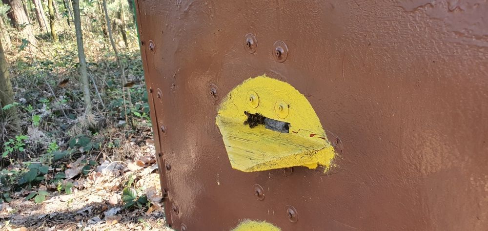 Ul typu warszawskiego z pszczołami