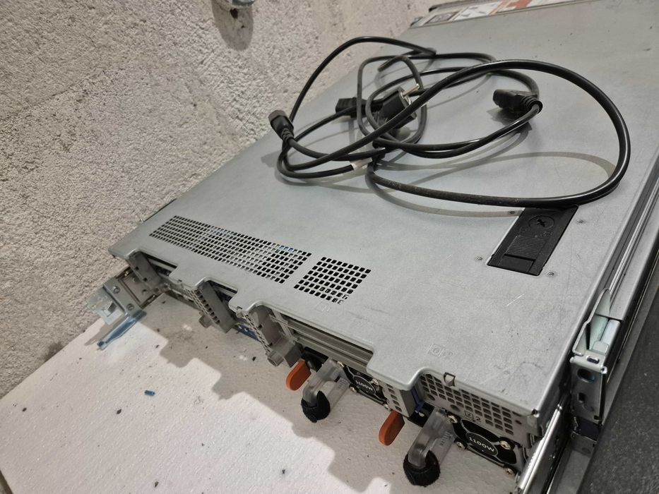 Serwer Dell R820 / 64 wątki / 192GB RAM / 9x Dyski 600gb + Szyny do szafy