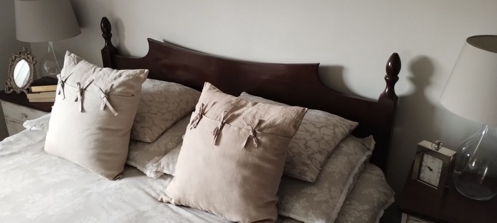 Łóżko drewniane do sypialni