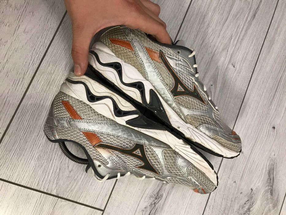 Buty Mizuno Wave Cyclone rozm. 42 vintage