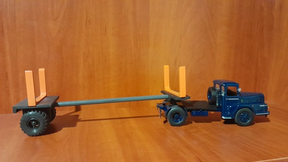 Модель полуприцеп-лесовоз-роспуск в маштабе 1/43