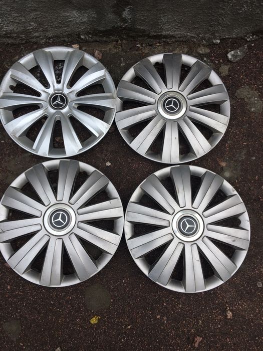 Також диски на 14 . 4 шт.ковпаки . Два жигульовських колеса на14