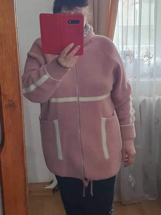 Продам альпаку в гарному стані  на 52-54 розмір,внизу на кулісці