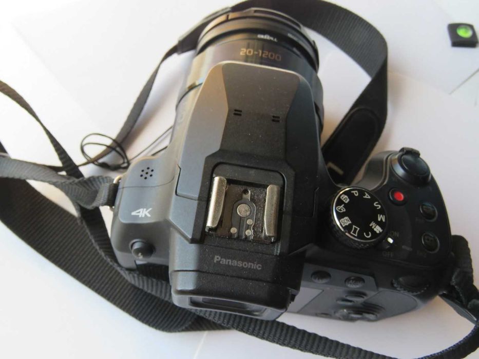 TROCO - Maquina fotografica 4K Bridge Panasonic Lumix DC-FZ83; 4K. Ler anuncio