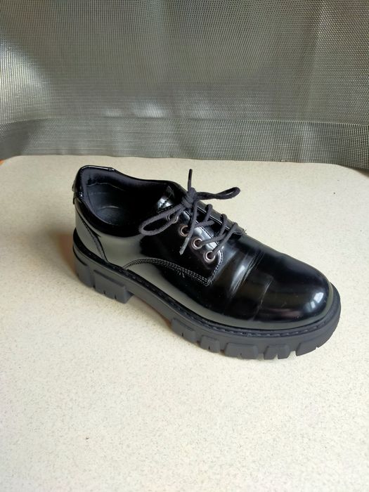 Buty Oksfordki loafersy trapery lakierki 37