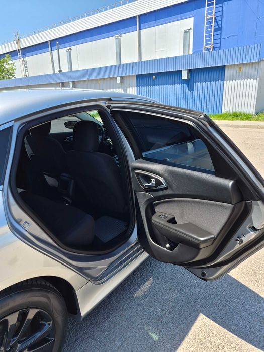 Продам власне авто Chrysler 200 2014 г. 2.4 гбо