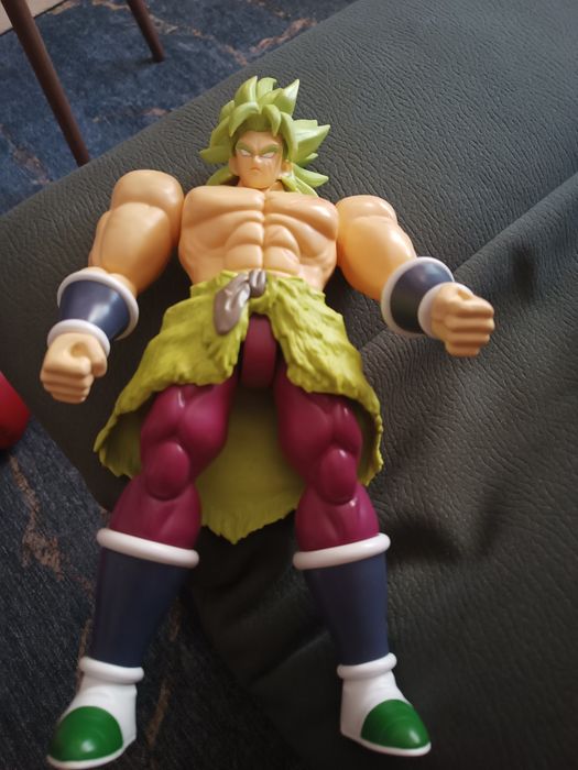 Broly, da série Dragon Ball Super.