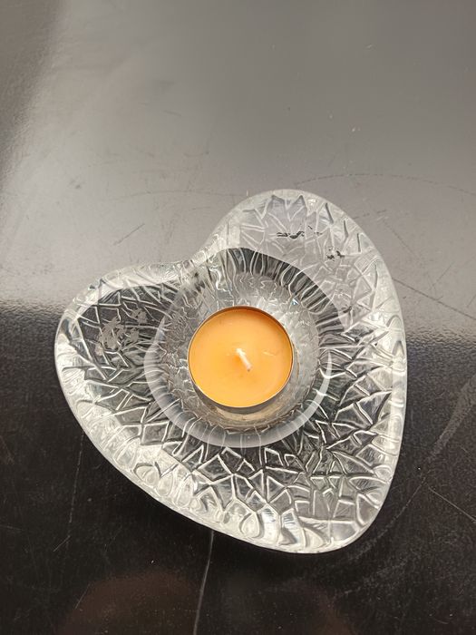 Castiçal de vidro em forma de coração