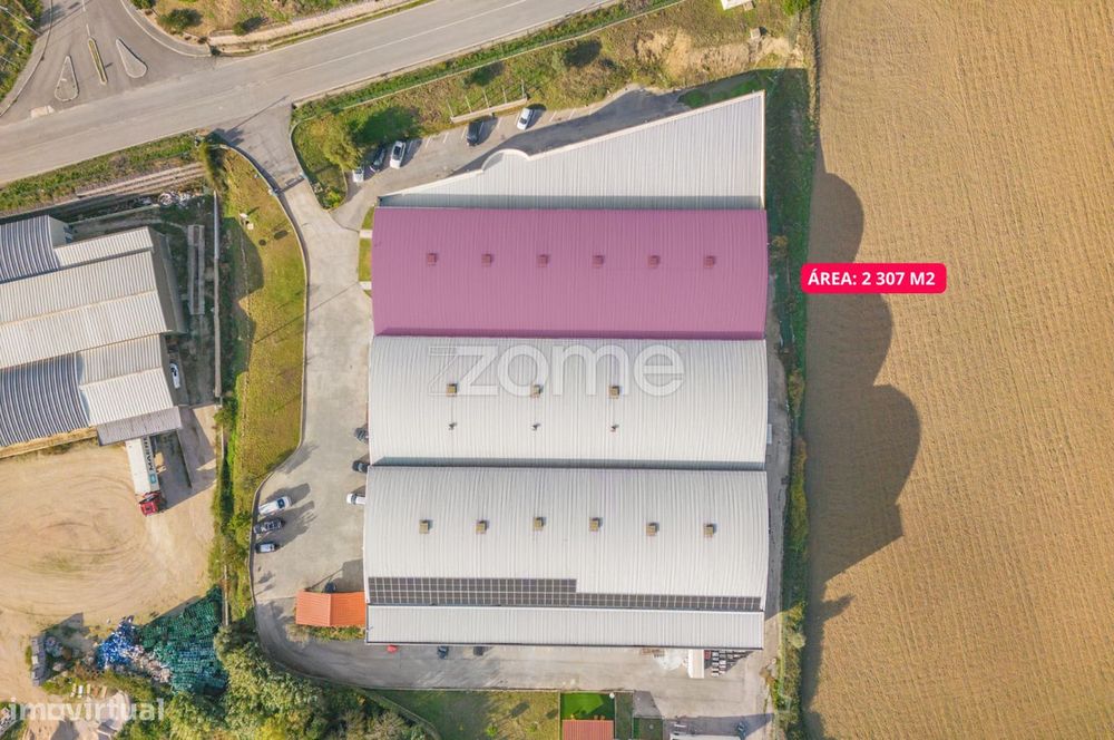 Armazém 2.307 m² com cais, racks e acesso direto à A10