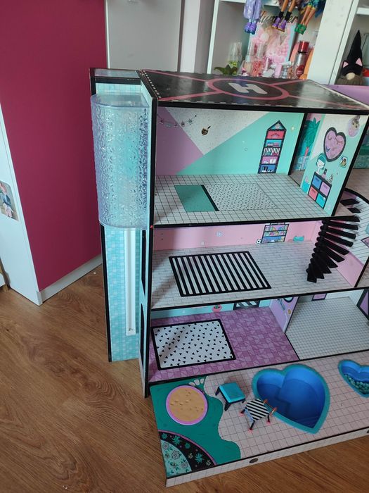 Domek drewniany dla lalek lol