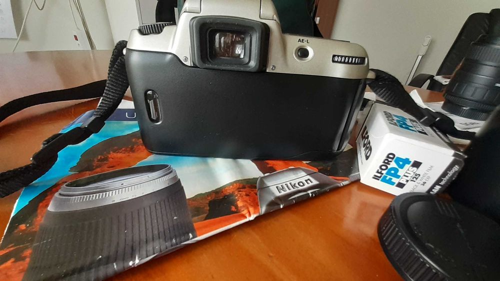 Máquina fotográfica NIKON de rolo + Objetiva SIGMA