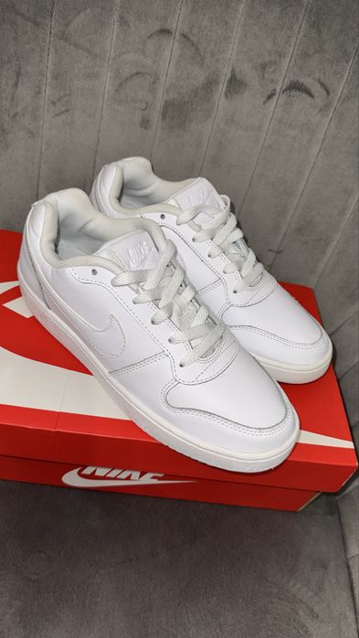 Nike кросівки. Оригінал! Нові. Натуральна шкіра. Розмір 40