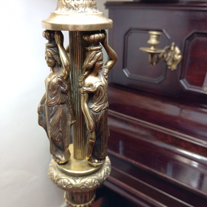 Candeeiro de pé alto em cobre, bronze