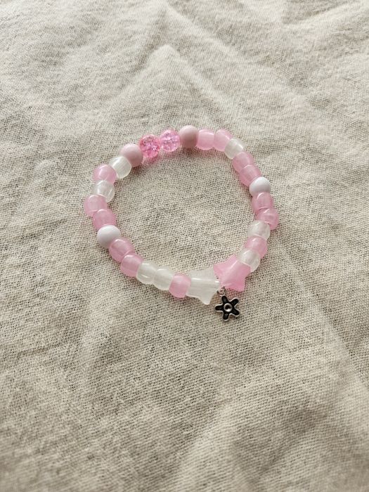 różowa bransoletka handmade świecąca w ciemności