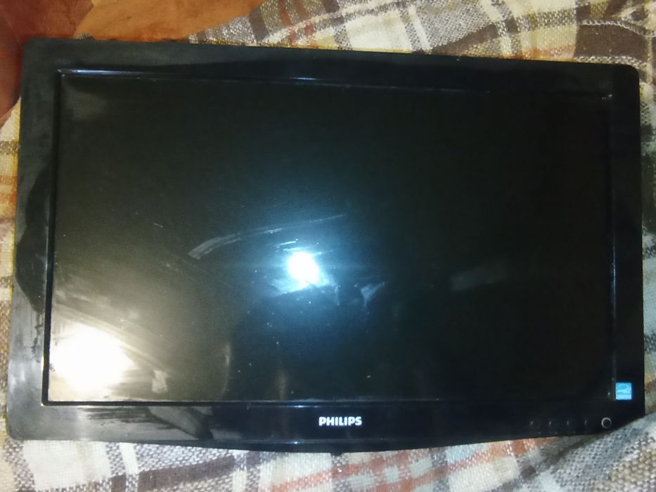 Продам монитор с подставкой под видеокамеры