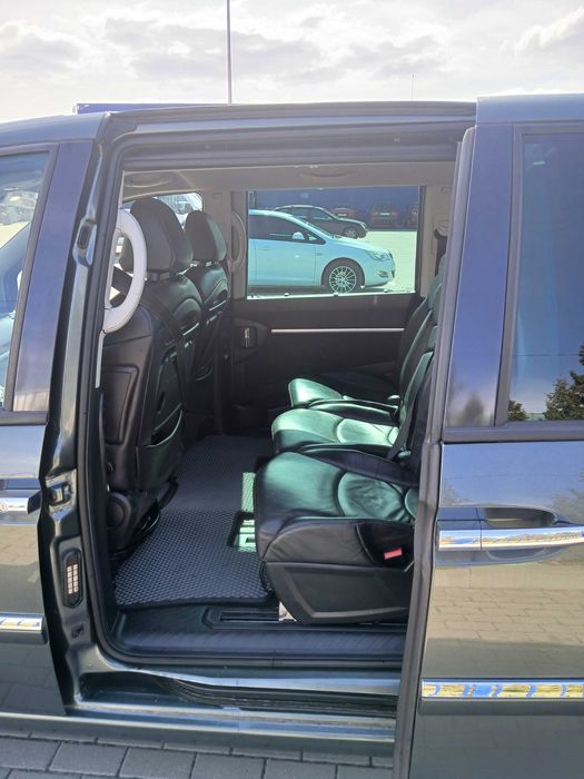 Автомобіль мінівен