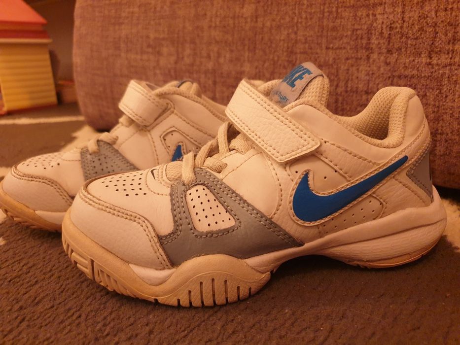Buty nike chłopięce roz 27,5 , wkładka 18cm