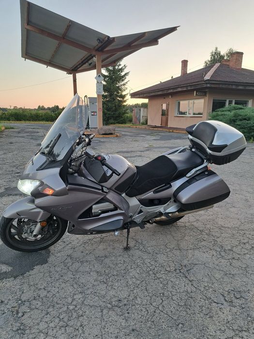 Sprzedam.         HONDA ST 1300 .