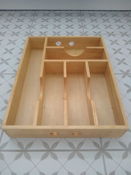 Pojemnik, segregator na sztućce drewniany