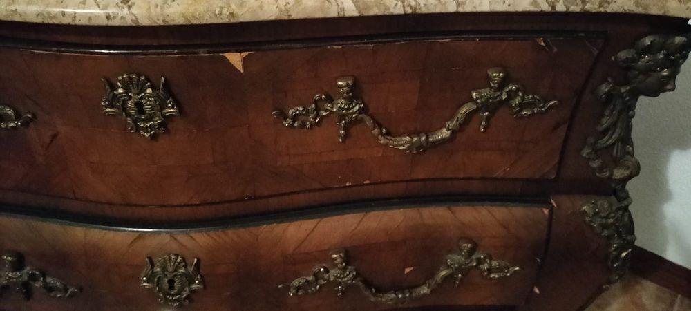 Cómoda grande antiga