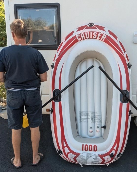 Barco insuflavel com remos