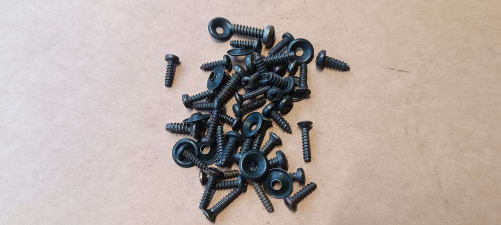 Fiat 126p czarne śrubki montażowe + podkładki oryginalne FSM