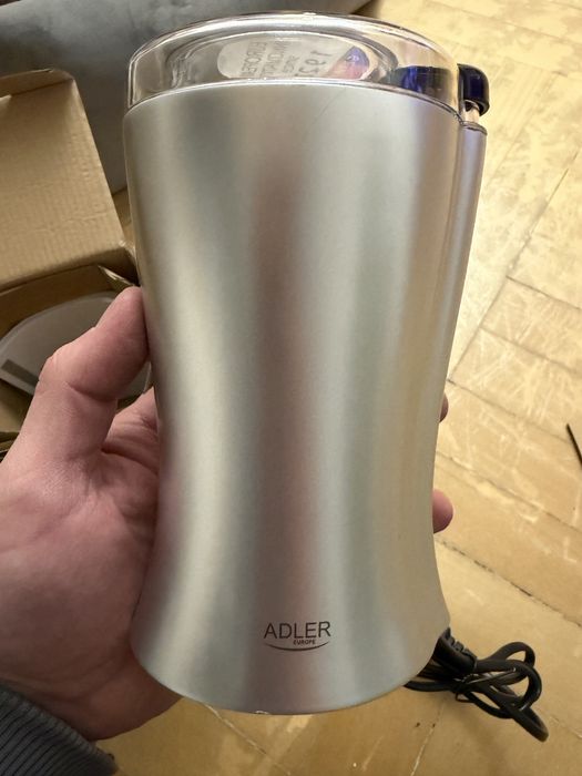 Młynek elektryczny do kawy Adler