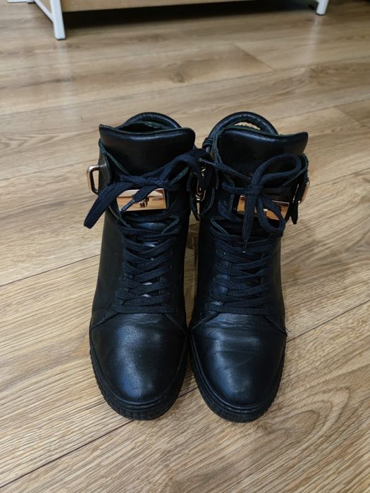 Czarne buty Carinii