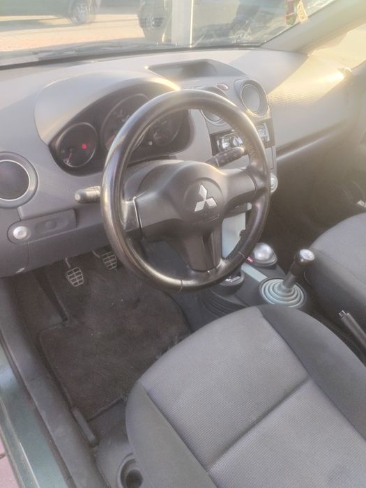 Mitsubishi Colt 1.1 gasolina 2005