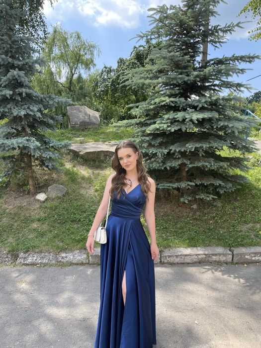 Атласна випускна сукня