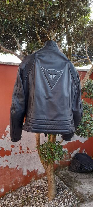 Casaca de mota marca dainese.
