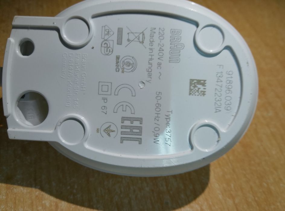 Szczoteczka elektryczna do zębów Braun Oral-B + ładowarka