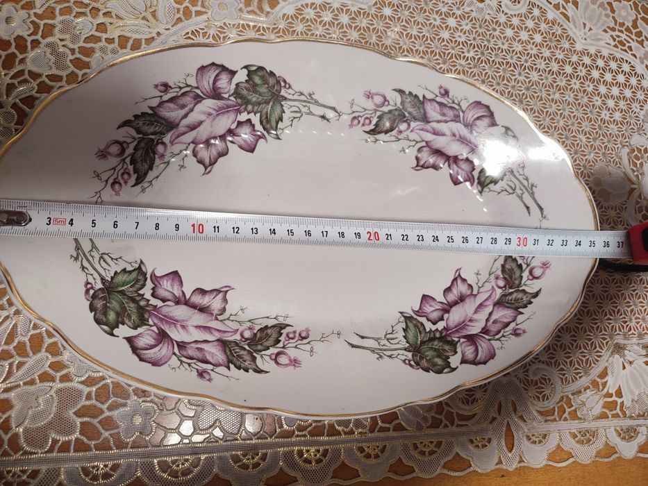 Блюдо для холодца и соусницы и набор для специй.