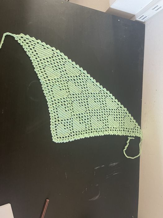 Bandana de coração em cronchê verde