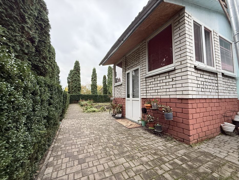 Будинок з ремонтом та виходом до водосховища . Велика ділянка, баня