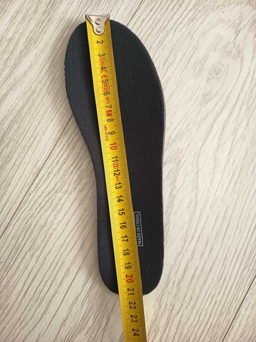 Buty sportowe korki dla chłopca 33