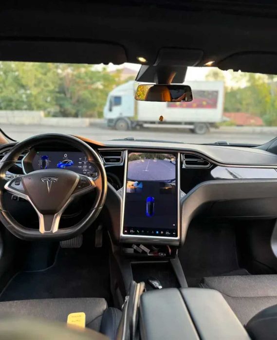 Tesla Model S 2018