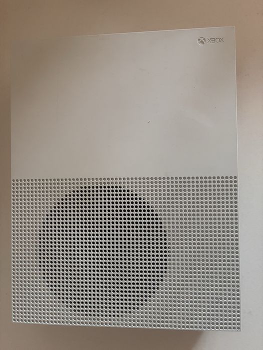 Xbox One S 1tb.